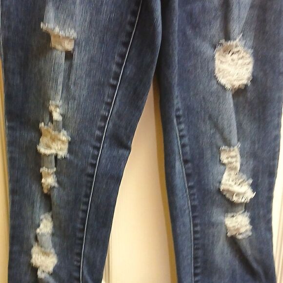 🩷FIRST KICK MATERNITY distressed blue jeans size medium (maternity) - Picture 3 of 4